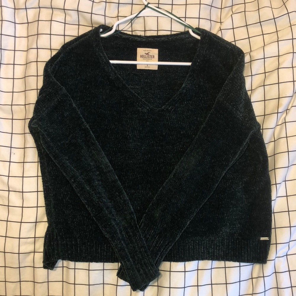 V-Neck Cropped Sweater